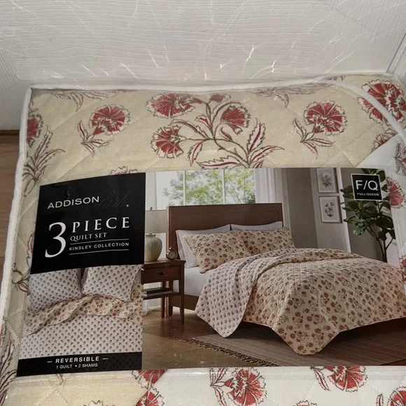 Cream and Red Vintage-Inspired Floral Quilt - Picture 2 of 10